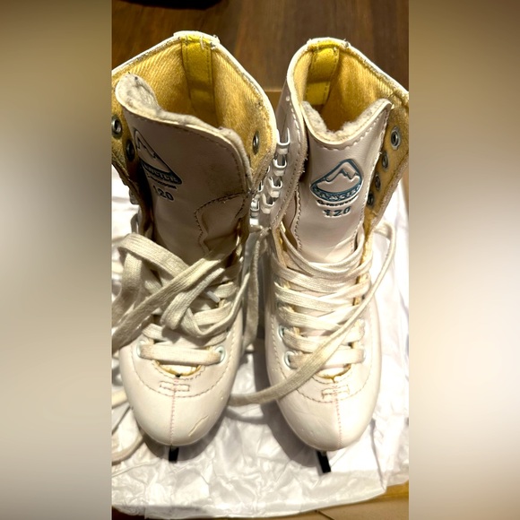 Jackson girls figure skates - Picture 1 of 4